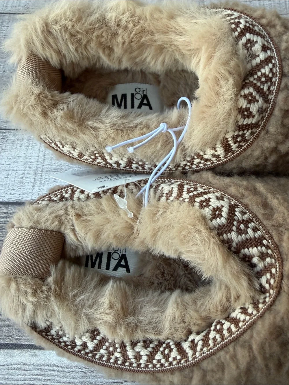 MIA Girls Brown Sherpa Slippers Size 4M NWT Cozy Faux Fur House Shoes